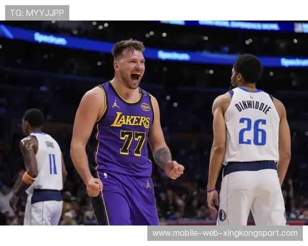 东契奇突破连续制造威胁，独行侠逐渐扩大分差